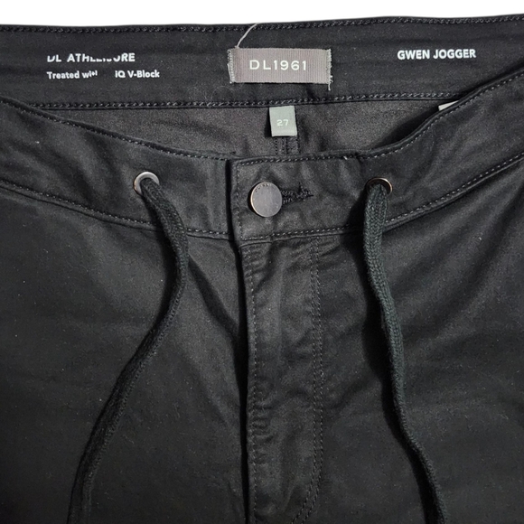 DL1961 Gwen Jogger In Black - Picture 6 of 6